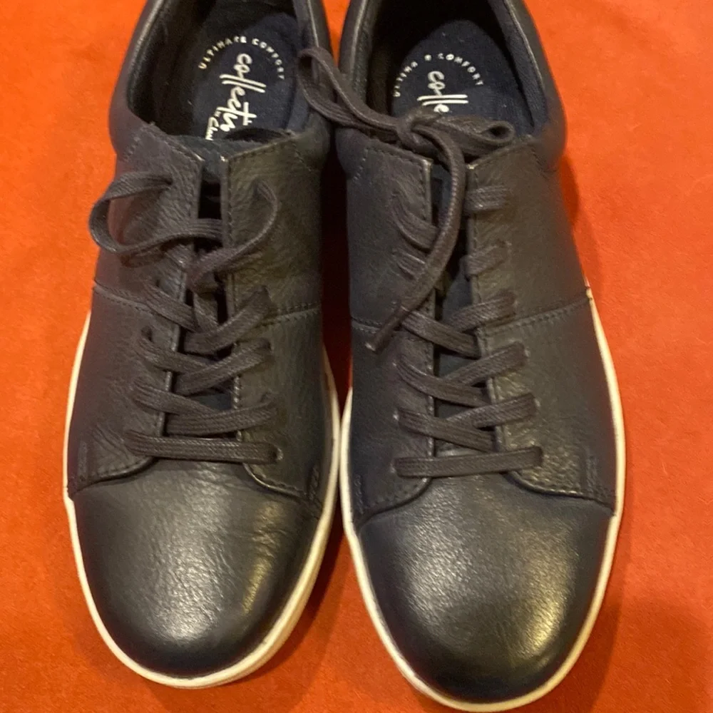 CLARKS  genuine leather navy blue shoes size 7.5
